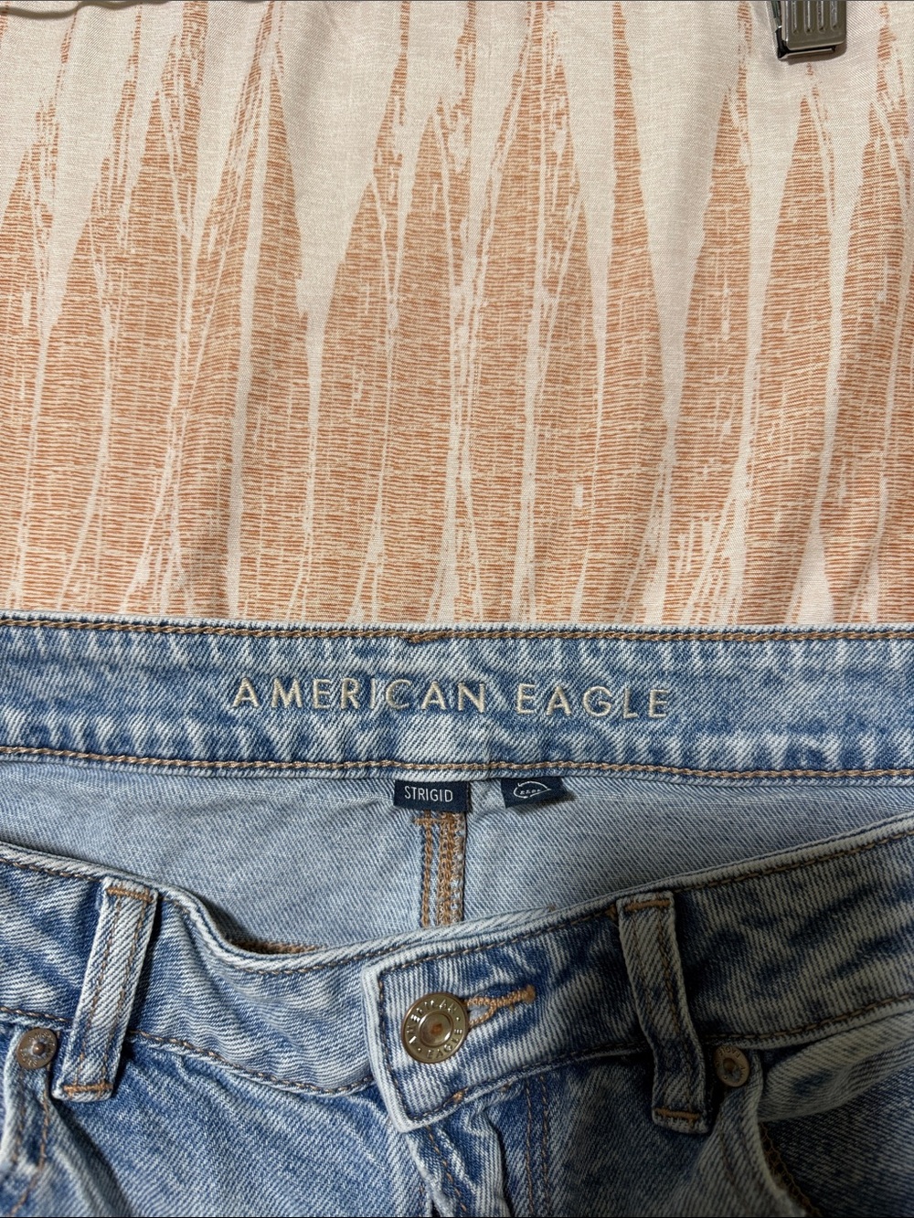 American Eagle Outfitters Light Blue Distressed High-Rise Jeans - Picture 3 of 7
